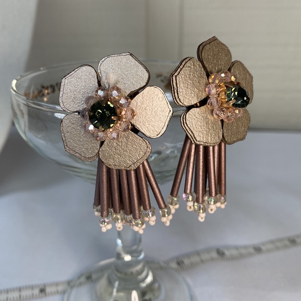 Pretty blush pink flower earrings rhinestones - Picture 2 of 6